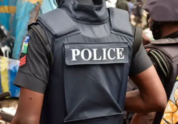Police Officer Shot Dead Inside Market