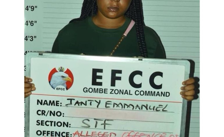 EFCC Arrests Woman For Abusing Naira