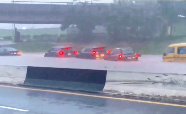 Heavy Downpour: Commuters Stranded As Flood Takes Over Major Areas In Lagos