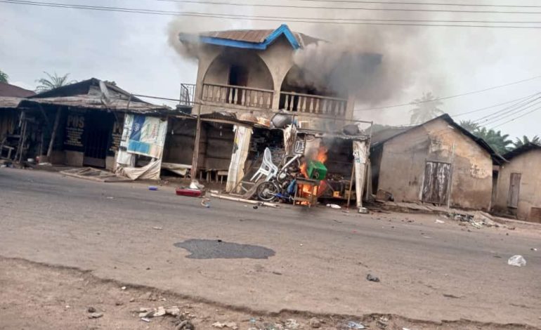 Palace Burnt, Two Dead As Chieftaincy Crisis Erupts Araromi-Owu