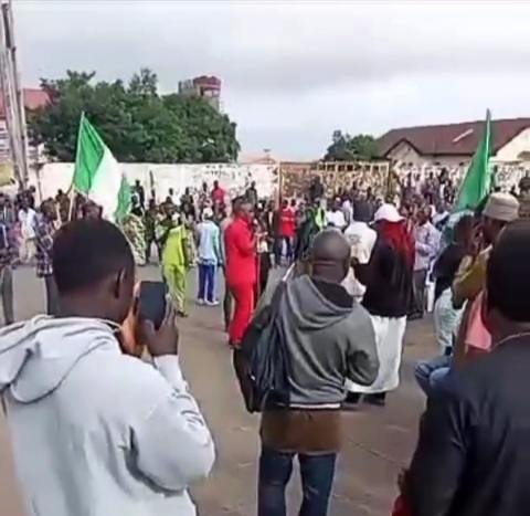 #EndBadGovernance: Protesters Defy Tinubu’s Plea, Continue Demonstrations, Hold Church Service (Video)