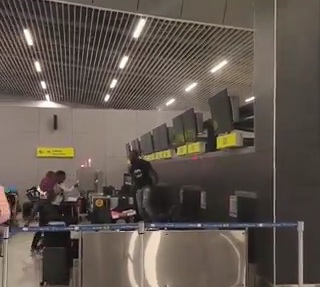 Man Destroys Airport Monitors After Booking Disagreement (Video)