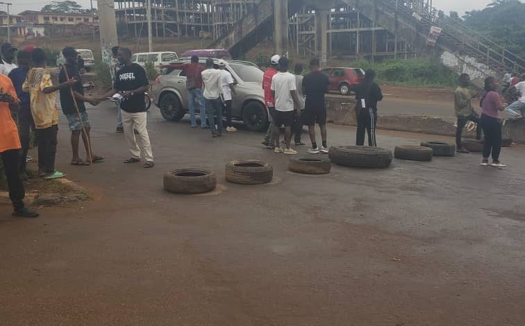 FLASH: Tight Security As Hunger Protest Begins In Ile Ife (Photos) #EndBadGovernance