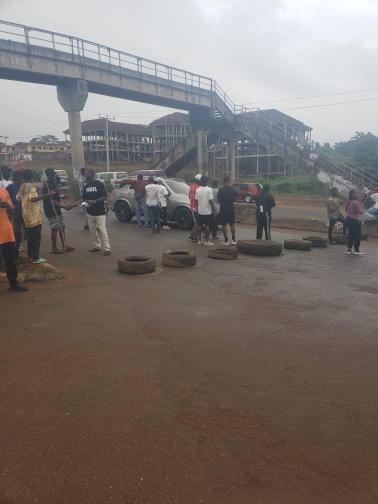 FLASH: Tight Security As Hunger Protest Begins In Ile Ife (Photos) #EndBadGovernance