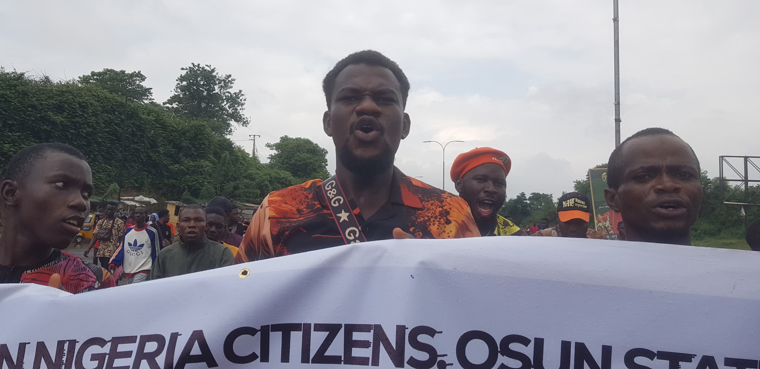 Return Nigeria’s Economy To Normal – Youths Protest #EndBadGovernance In Osogbo (Photos, Videos)