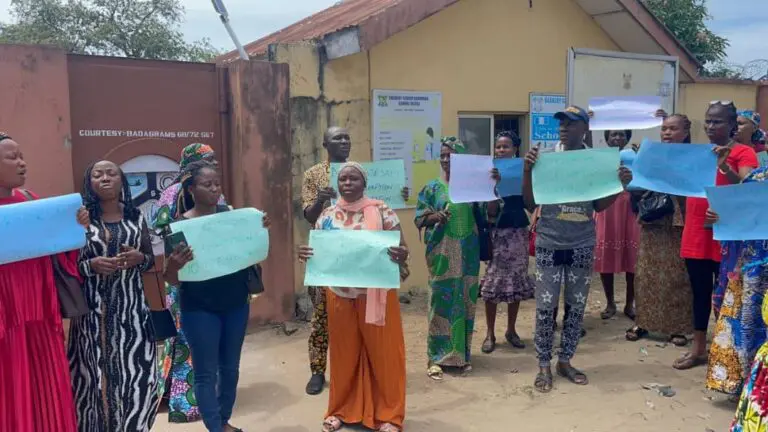 Parents Protest As Lagos Govt Increases Boarding Fees From N35,000 To N100,000