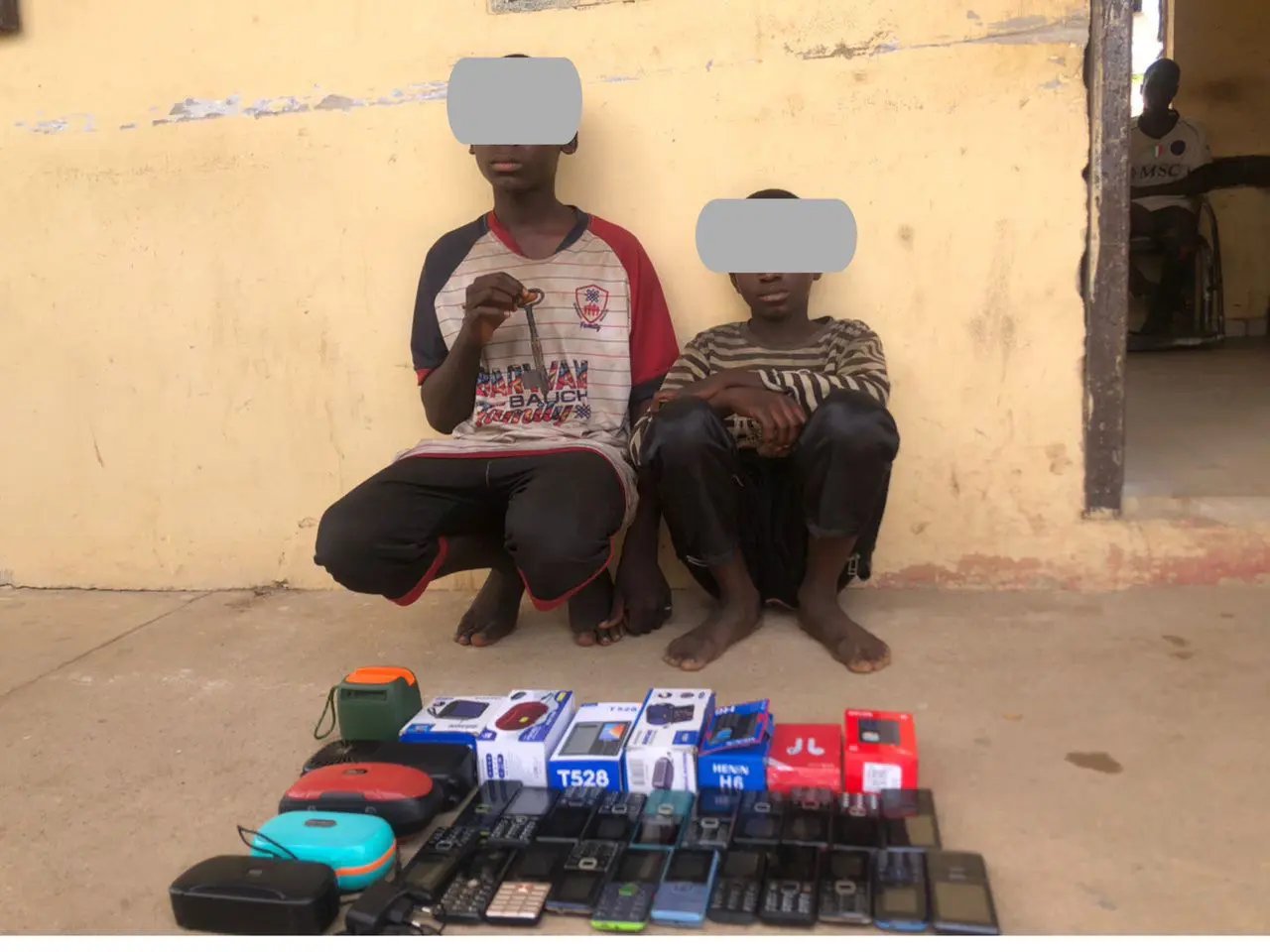 Two JSS 3 Students Arrested For Stealing 100 Phones