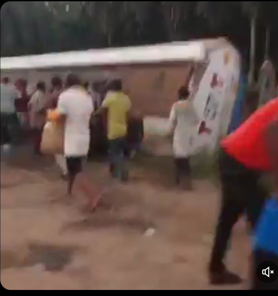 Cross River: Residents Scoop Fuel From Fallen Tanker (Video)