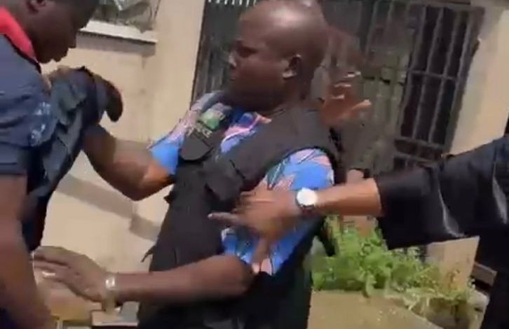 ‘This Is Unprofessional!’, ‘Stop Lying’, Nigerians React To Osun Police Statement On Brutality Against NSCDC Officer, Residents