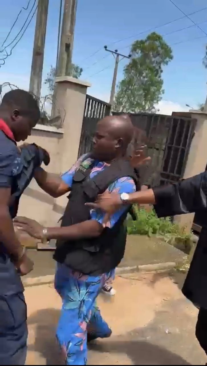 ‘This Is Unprofessional!’, ‘Stop Lying’, Nigerians React To Osun Police Statement On Brutality Against NSCDC Officer, Residents