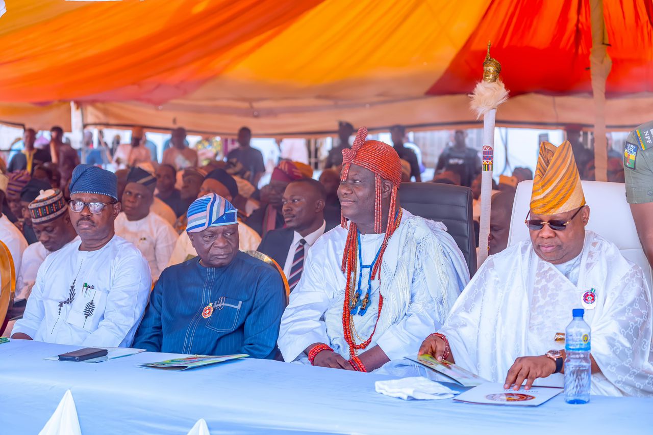 Oyinlola, Osun Workers Endorse Adeleke For Second Term