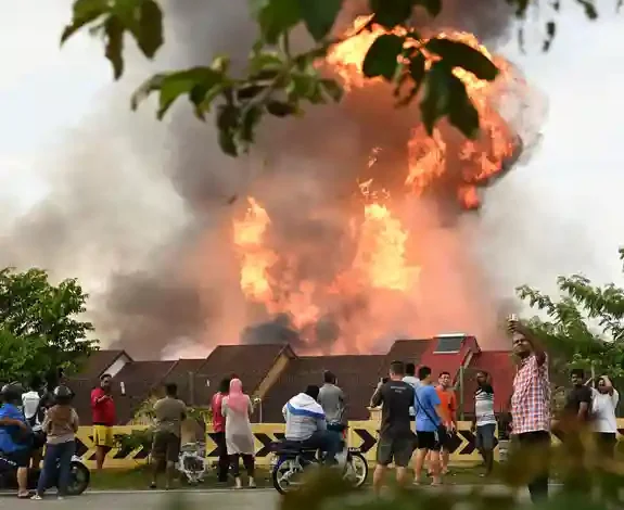 100 Injured In Malaysia Gas Pipeline Inferno