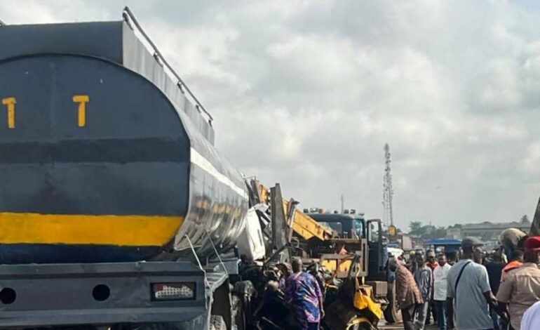 PHOTOS: Lagos-Ibadan Expressway Crash Claims Six Lives, Others Injured