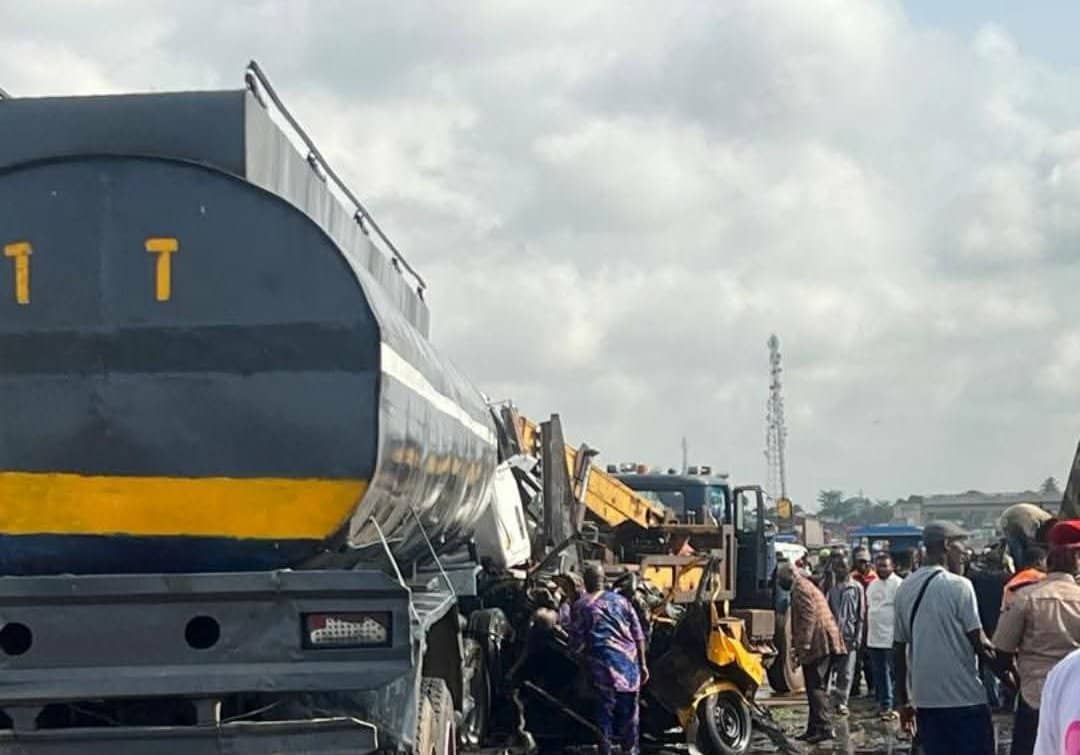 PHOTOS: Lagos-Ibadan Expressway Crash Claims Six Lives, Others Injured