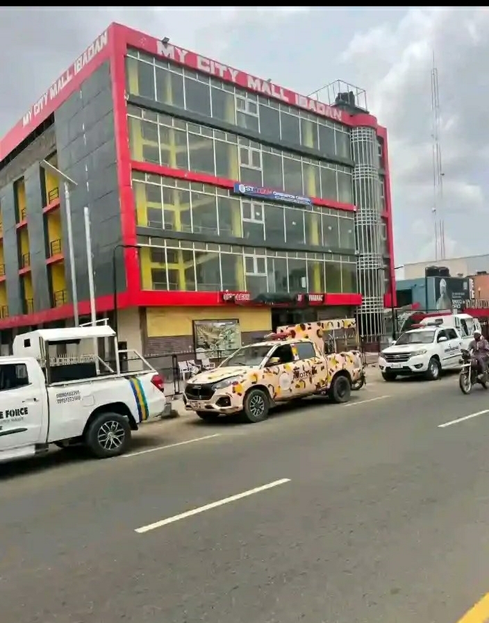 Security Operatives Take Over CBEX Office In Ibadan