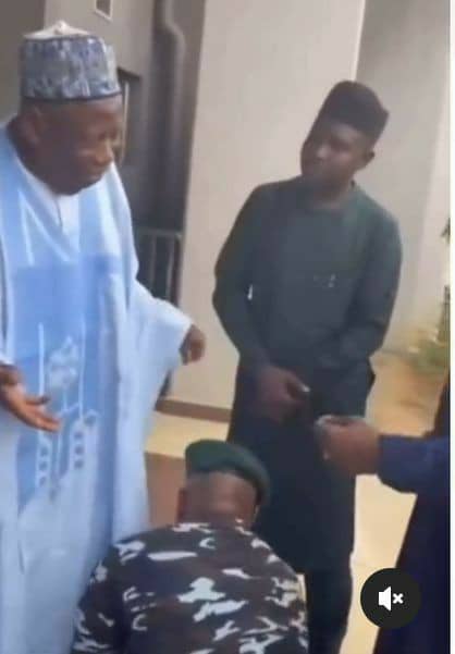 Police Officer Under Fire For ‘Lacing Ganduje’s Shoe’