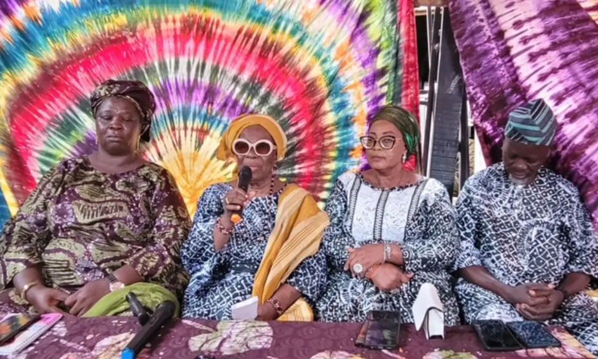 Traders Blast Gov. Adeleke Over Comment On Adire Origin