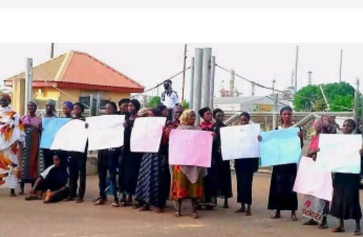 Women Protest Chemical Pollution At Kaduna Refinery