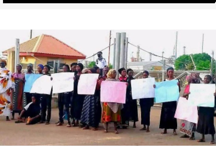 Women Protest Chemical Pollution At Kaduna Refinery