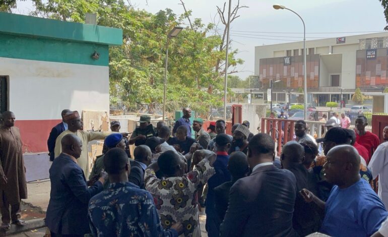 Security Operatives Take Over PDP Headquarters