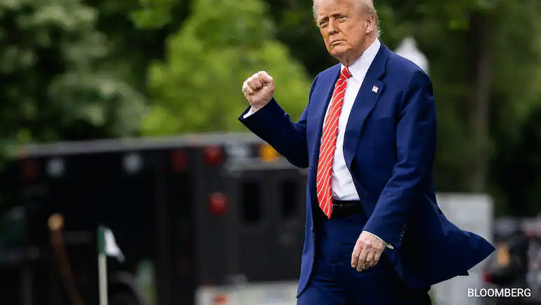 US Court Allows Trump To Temporarily Bar AP From White House Events