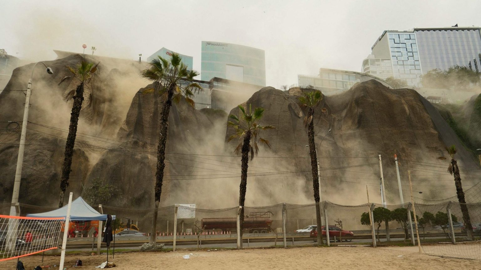 Peru Earthquake Kills One, Injures Dozens