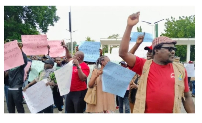 FCTA Workers Shut Secretariat, Protest Poor Welfare, Stalled Promotion