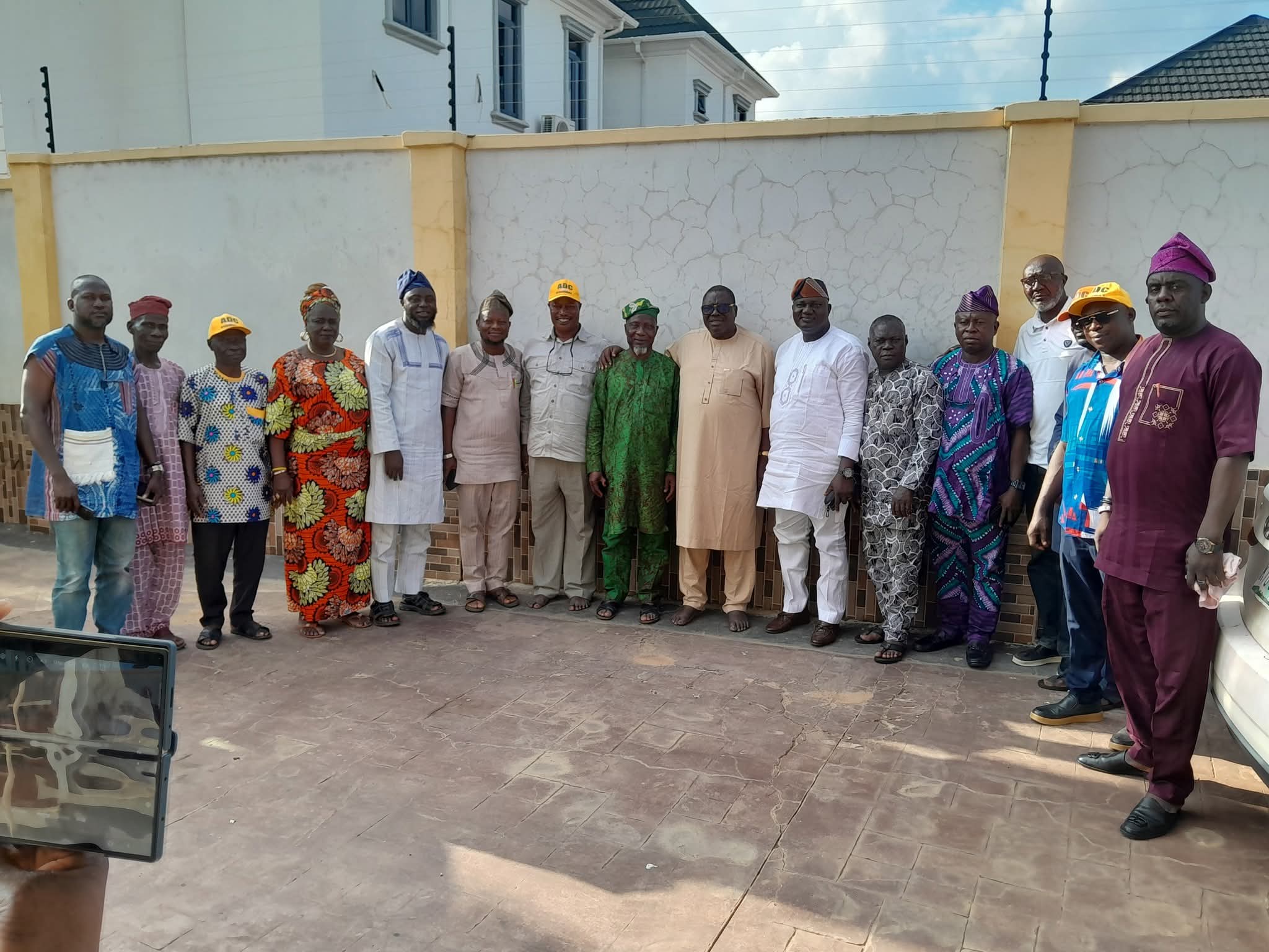 Osun 2026: Omoluabi Progressives Team Visits Senator Ogunwale In Osogbo