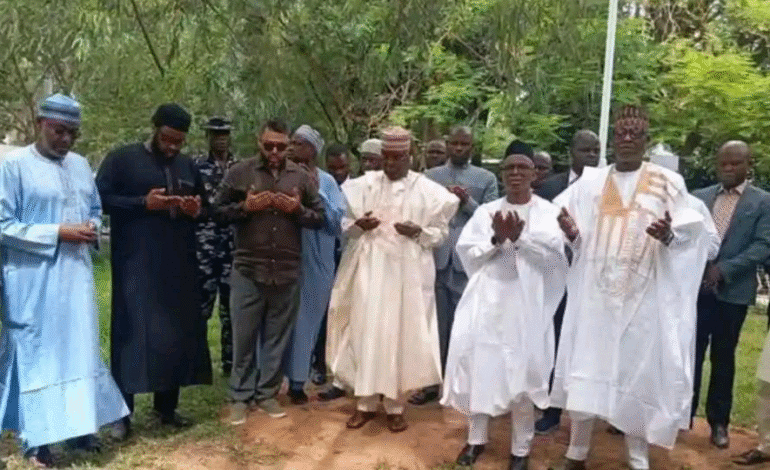Atiku, Peter Obi, El-Rufai Visit Buhari’s Graveside After Burial In Daura