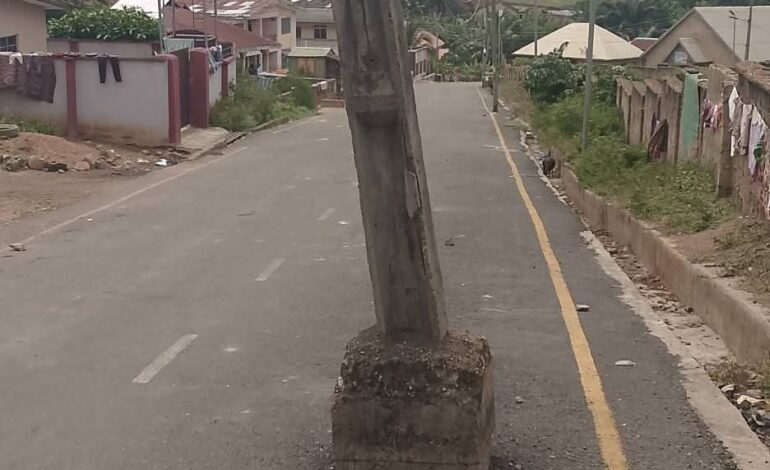 Constituency Project: Residents Call Out Ajagunla As Lawmaker Defends Non-Removal Of Electricity Pole In Middle Of Road