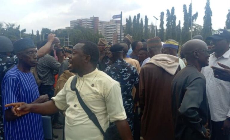 Retired Police Officers Protest At NASS, Condemn Contributory Pension Scheme as Fraud
