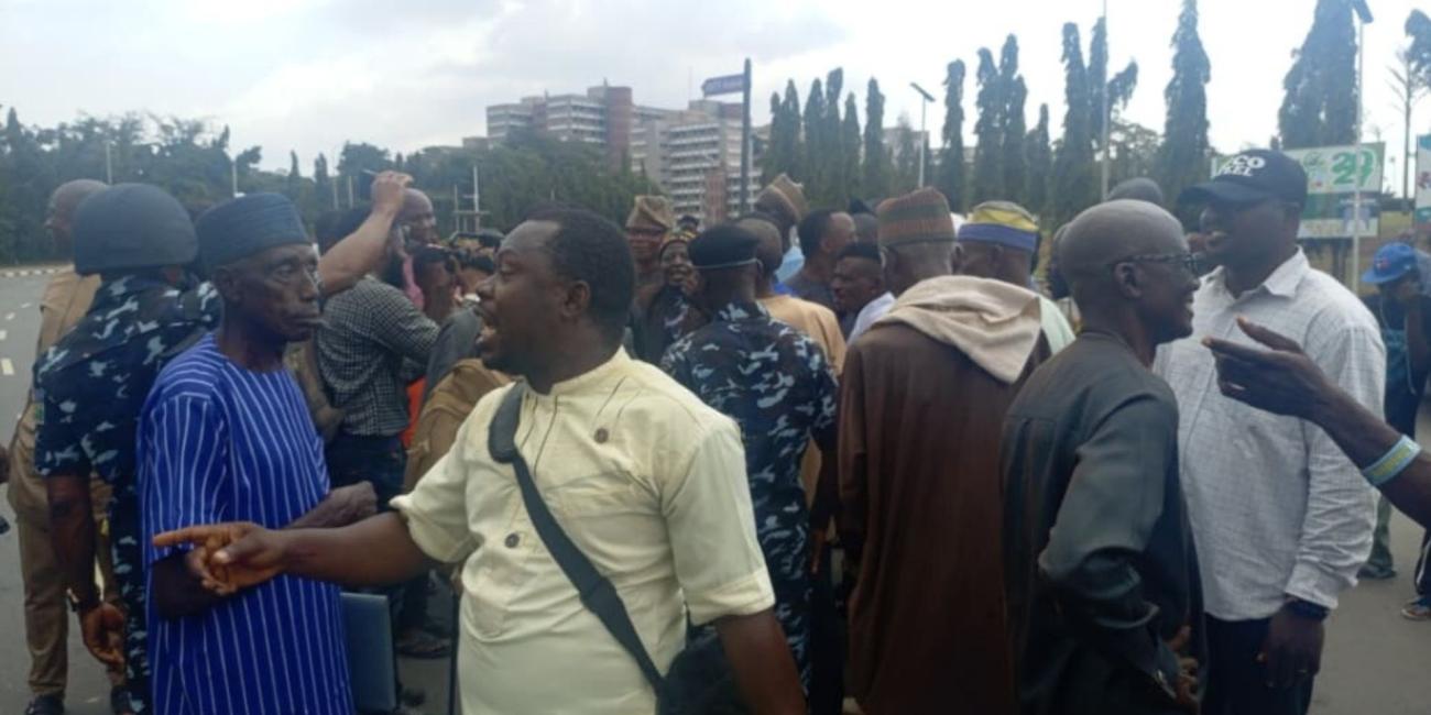 Retired Police Officers Protest At NASS, Condemn Contributory Pension Scheme as Fraud