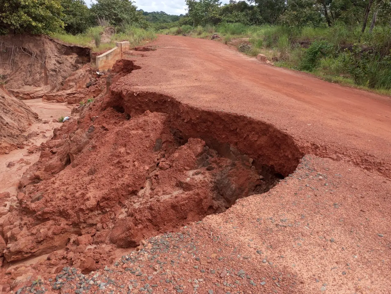 Residents Seek Adeleke’s Help As Gullies Take Over Iwo-Ibadan Road