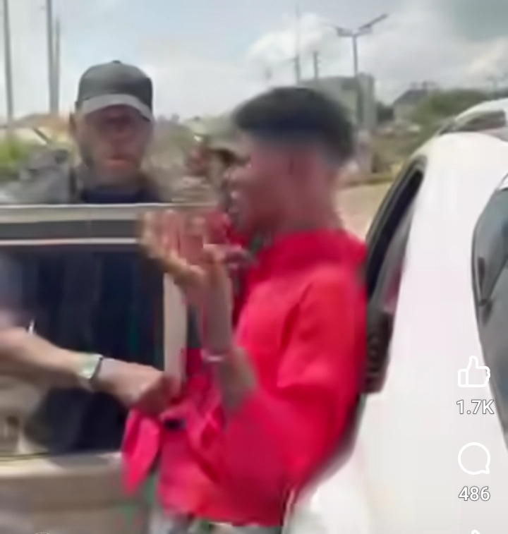Video: Osun Police Officers Harass Social Media Influencer In Osogbo
