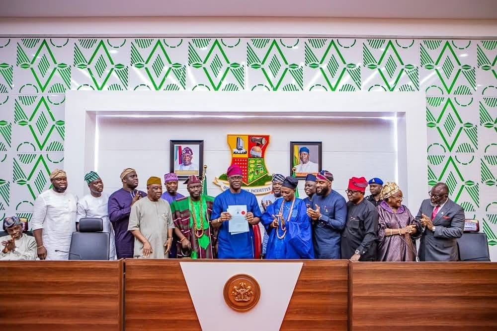 Gov Makinde Signs N892b 2026 Budget Into Law.