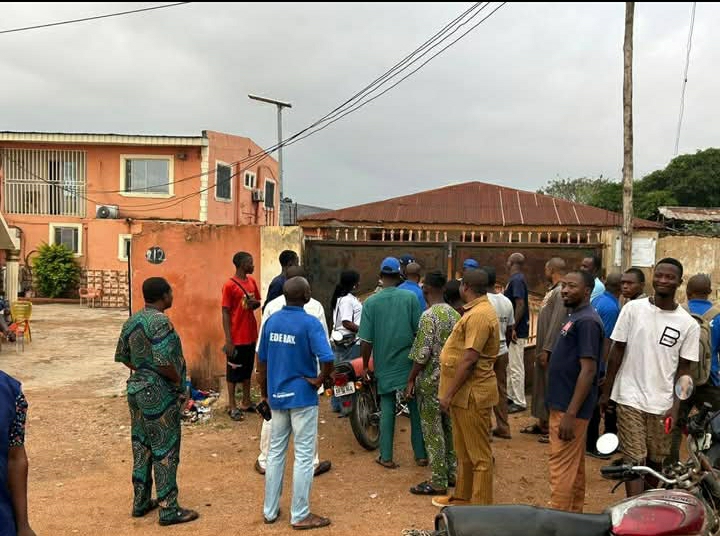 Mixed Reactions As Ede Youths Lock IBEDC Offices Over Epileptic Power Supply
