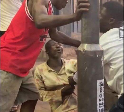 Man Caught On Video Trying To Lure Child Hawker With ₦1,000 For Sex