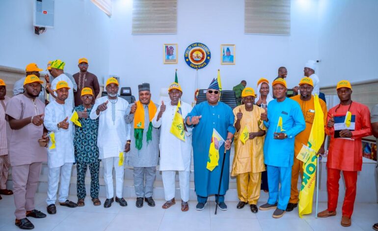 Oyetola’s Kinsmen Dump APC, Back Adeleke’s Re-Election