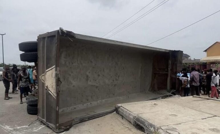 Four Dead, Four Injured as Truck Rams into Bus in Lagos