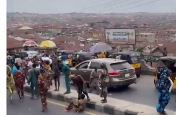 Just In: Multiple Casualties Feared As Truck Loses Control In Ibadan (Video)