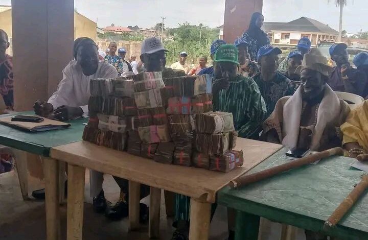 Osun Residents Fault Alleged Sharing Of ₦2.25bn LG Funds To APC Members