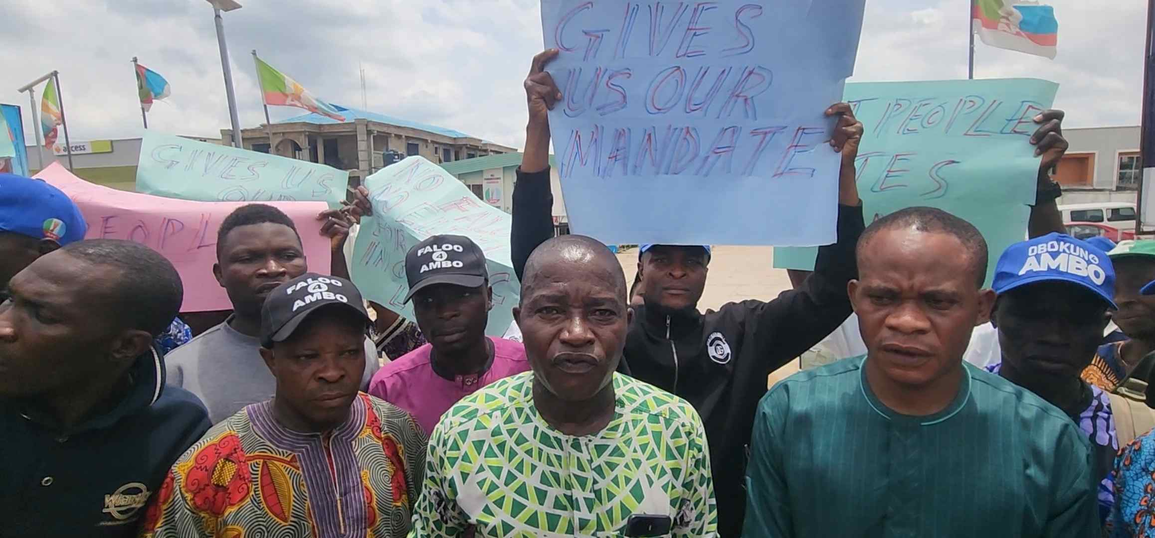 HoA Primary: Obokun APC Members Protest, Allege Wole Oke Of Manipulating Result