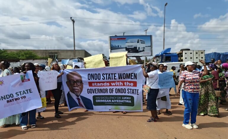 Ondo Commissioner, Others Protest ‘Fake’ Reps List, Block Aiyedatiwa’s Convoy