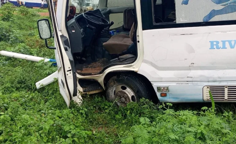 Players, Officials Injured As Rivers United Team Bus Crashes In P’Harcourt