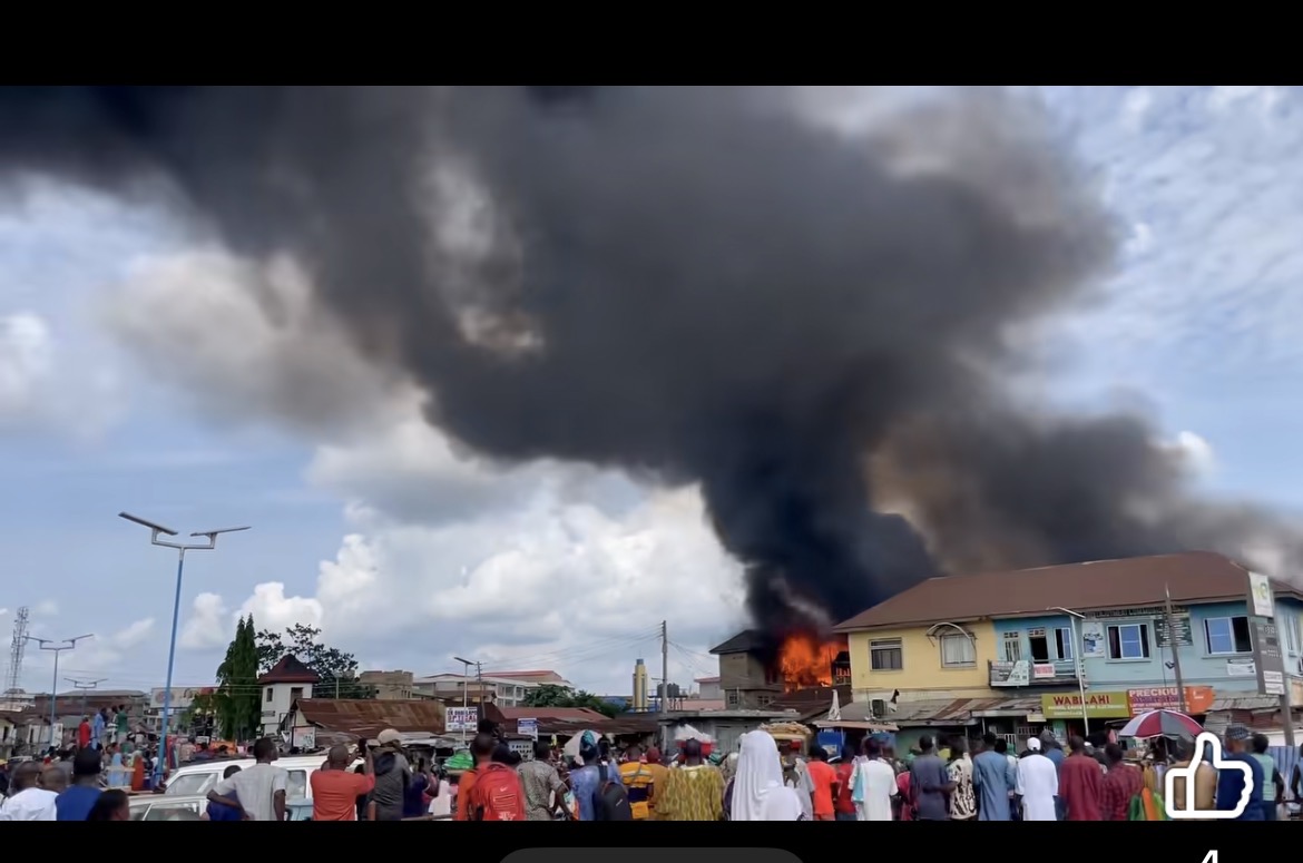 Just In: Fire Razes Popular Plastic Store In Osogbo