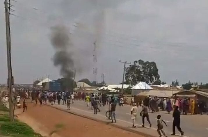 Mob Overpowers Police Officers, Burns Woman To Death Over Child Theft Rumour